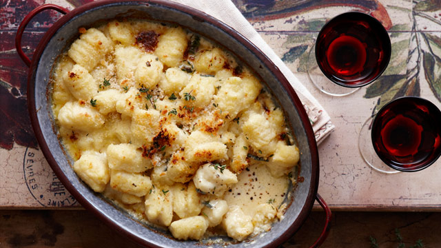 Potato gnocchi with blue cheese sauce recipe - 9kitchen