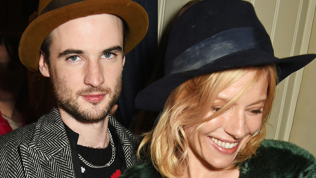 Sienna Miller and ex Tom Sturridge read a bedtime story to their ...