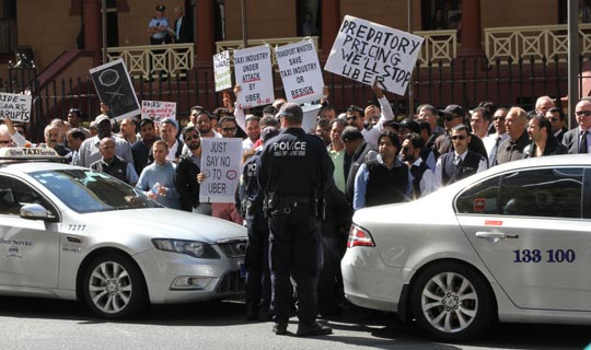 Cab drivers protesting outside NSW Parliament. (Alex Nicholson)