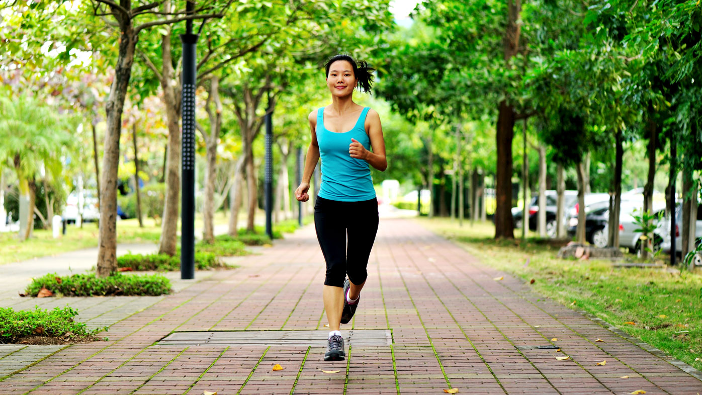 Walk more. Фото ходьба девушка желтый. Бегининг. Runner women պնգ. Футболка begin began бегун.