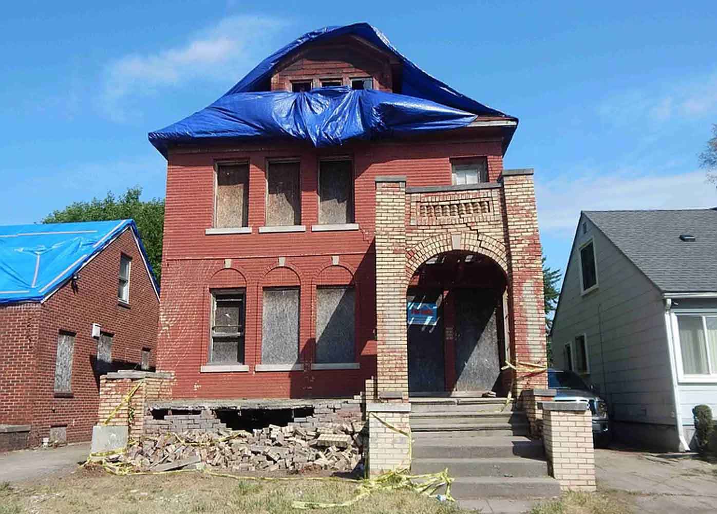 This six-bedroom home is on sale for A$1500, but it is in a dreadful state.