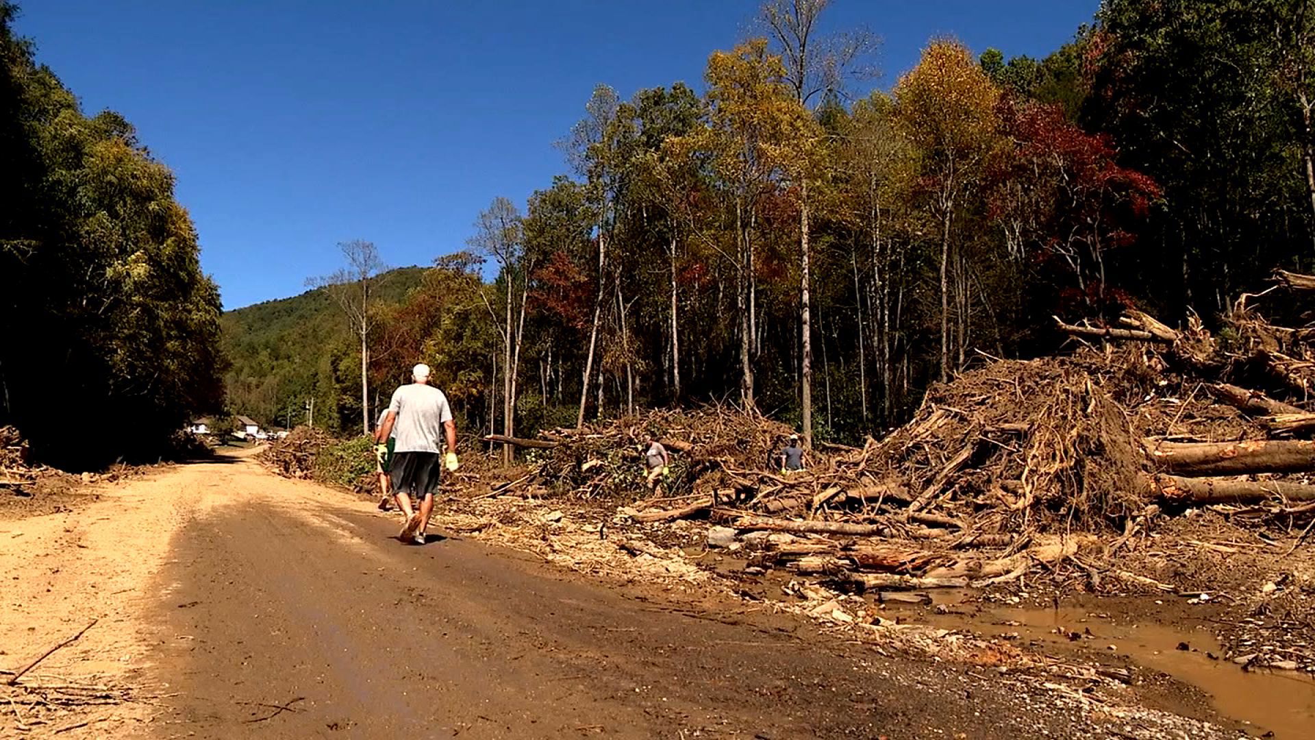 Los daños causados ​​por el huracán Helene se ven cerca de Craigtown en Fairview, Carolina del Norte, el 9 de octubre.