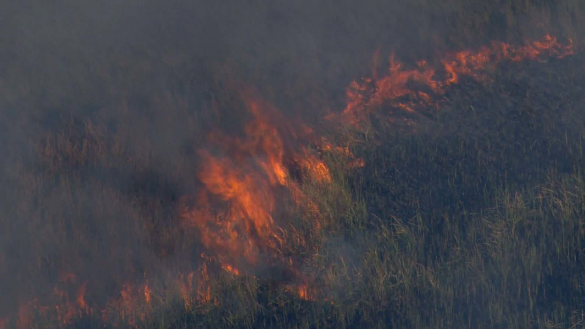 A grassfire emergency in Melbourne is adding to the smoke haze which is choking the city.