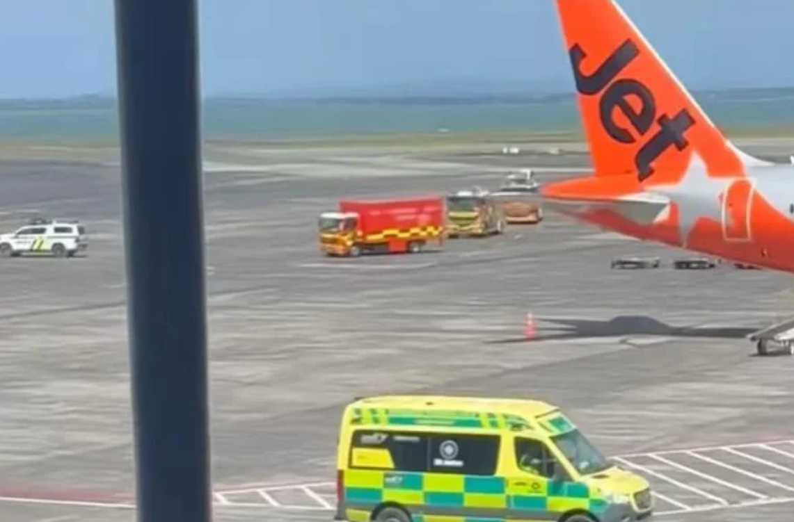 Qantas flight from Sydney to Auckland made mayday call after fire risk 