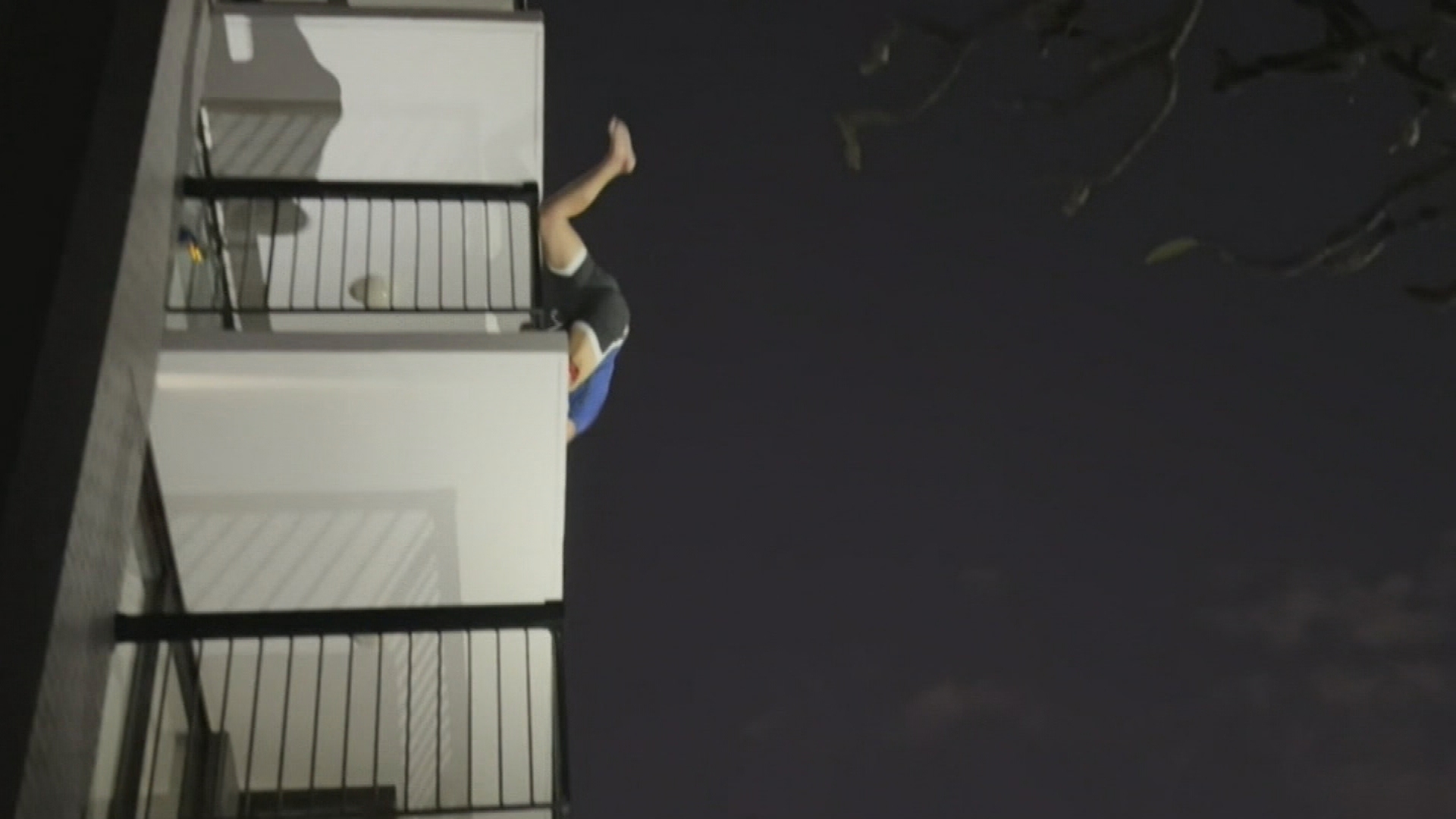 Man leaps off Gold Coast balcony during chase with police Flipboard