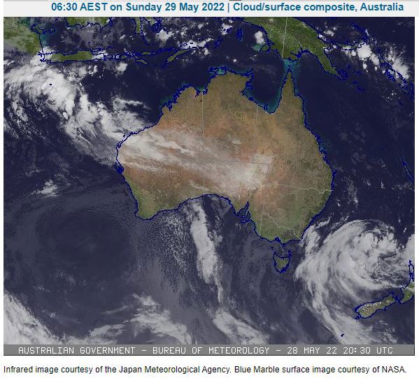 A cloud band extends across the Pilbara towards the interior of the continent.This is associated with a surface trough that emanates from a low near Christmas
Island.