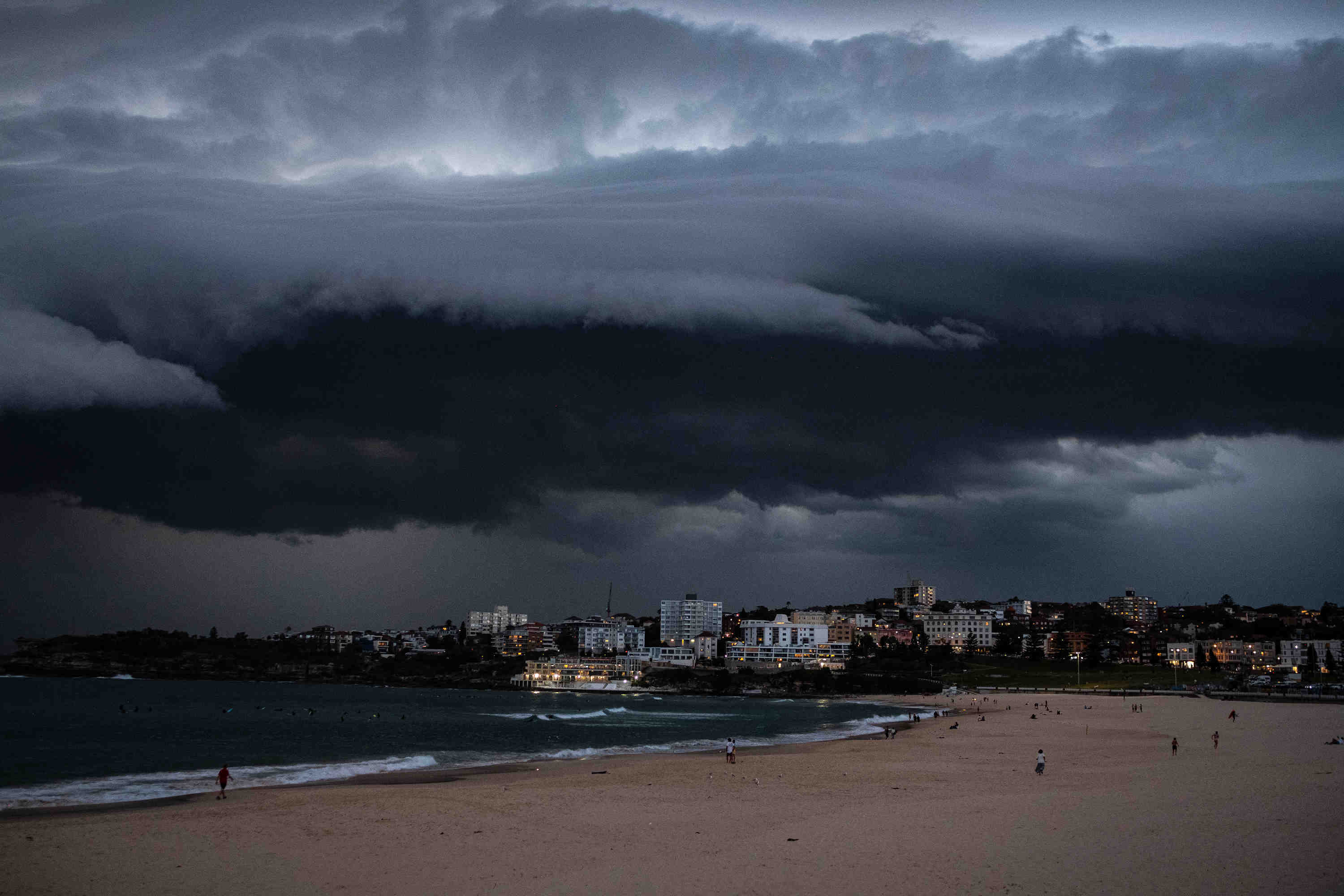 Clouds and rain hang over Bondi Beach as more wet wether sets in for Sydney, 25 November 2021. Photo Jessica hromas