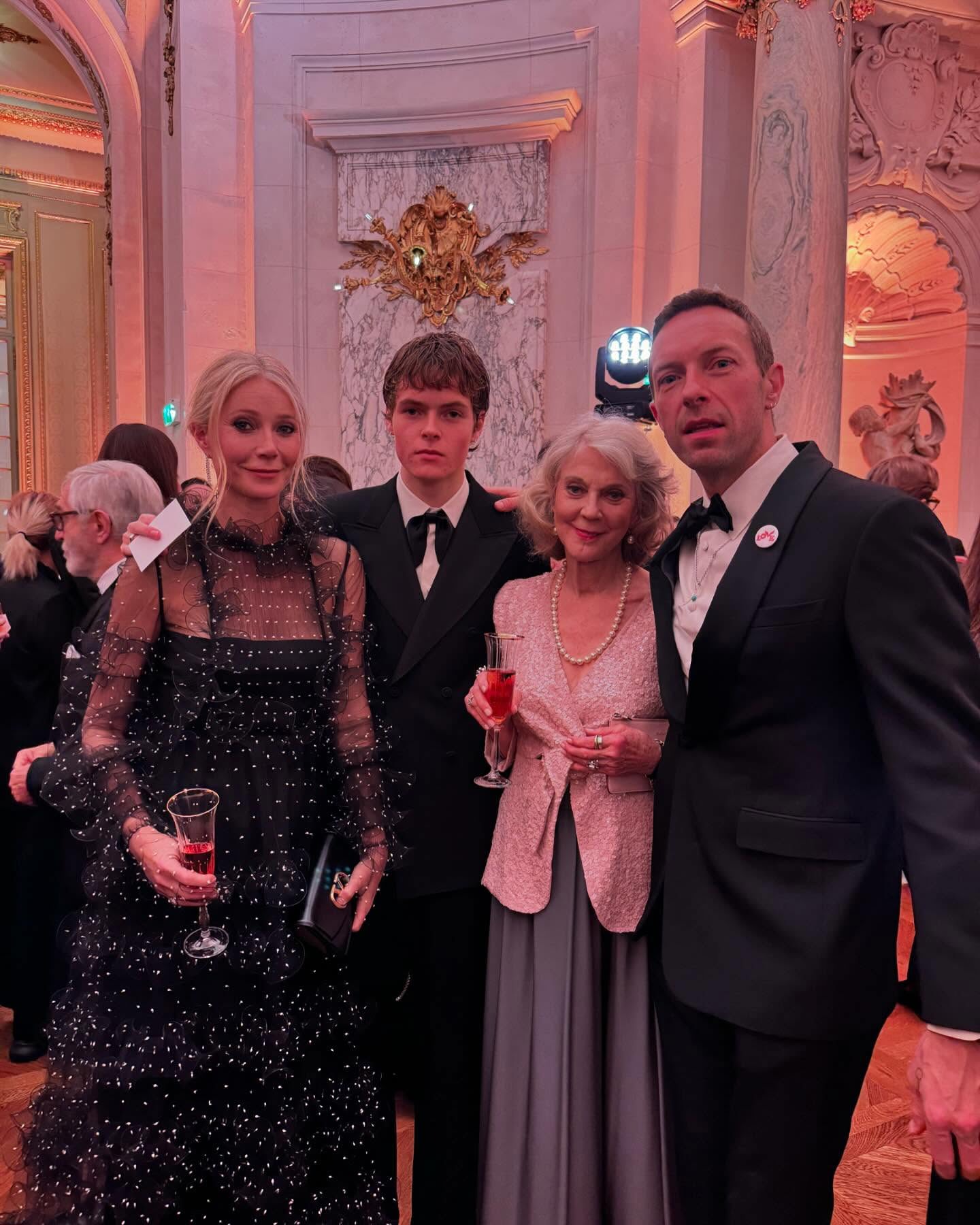 Gwyneth Paltrow, Moses Martin, Blythe Danner and Chris Martin