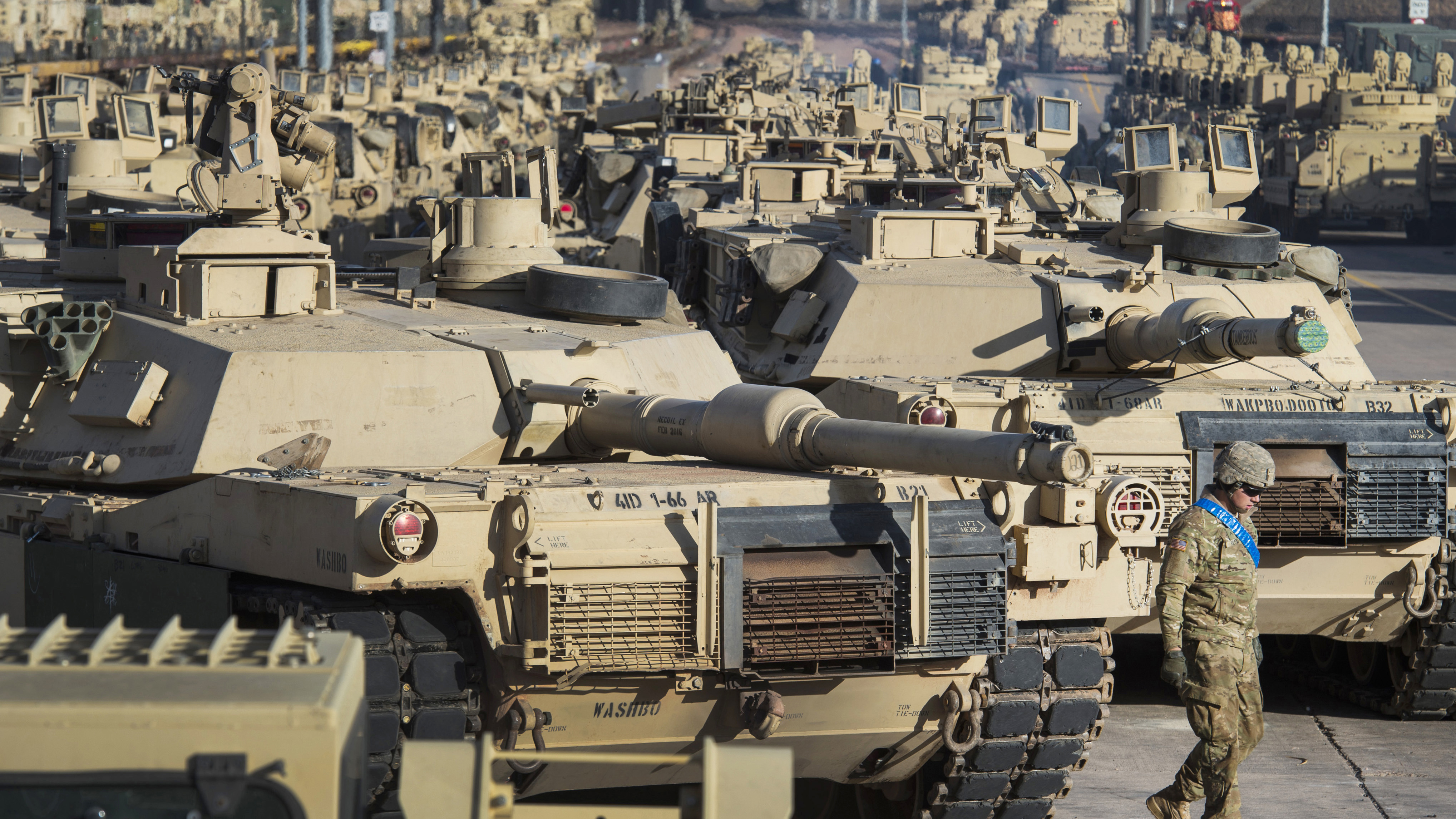 Estados Unidos enviará 31 tanques de batalla M1 Abrams a Ucrania, dijeron el miércoles altos funcionarios de la administración, revirtiendo meses de argumentos persistentes de la administración Biden de que los tanques eran demasiado difíciles de operar y mantener para las tropas ucranianas.