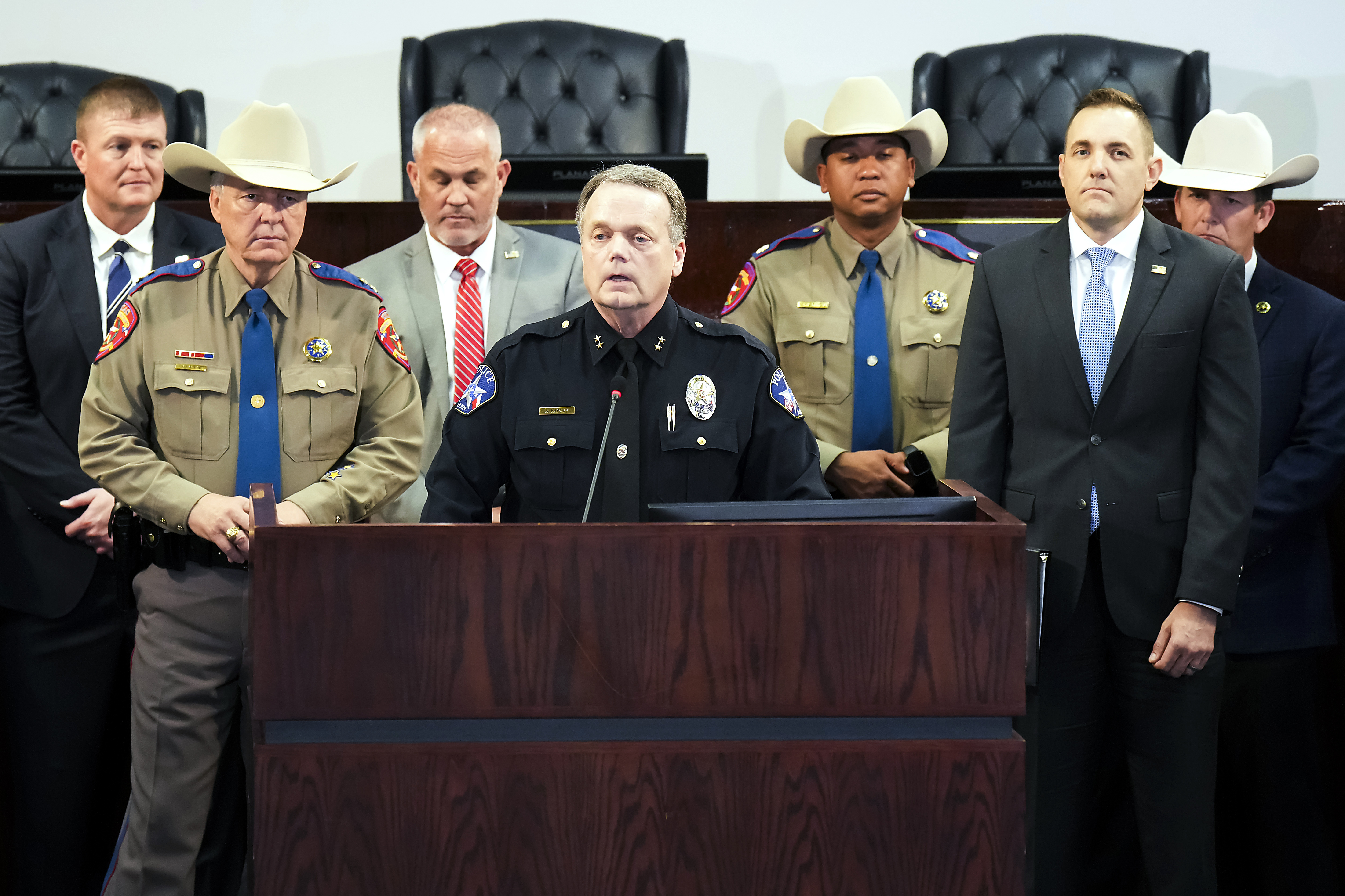 Audio policial muestra caos durante masacre en centro comercial de Texas