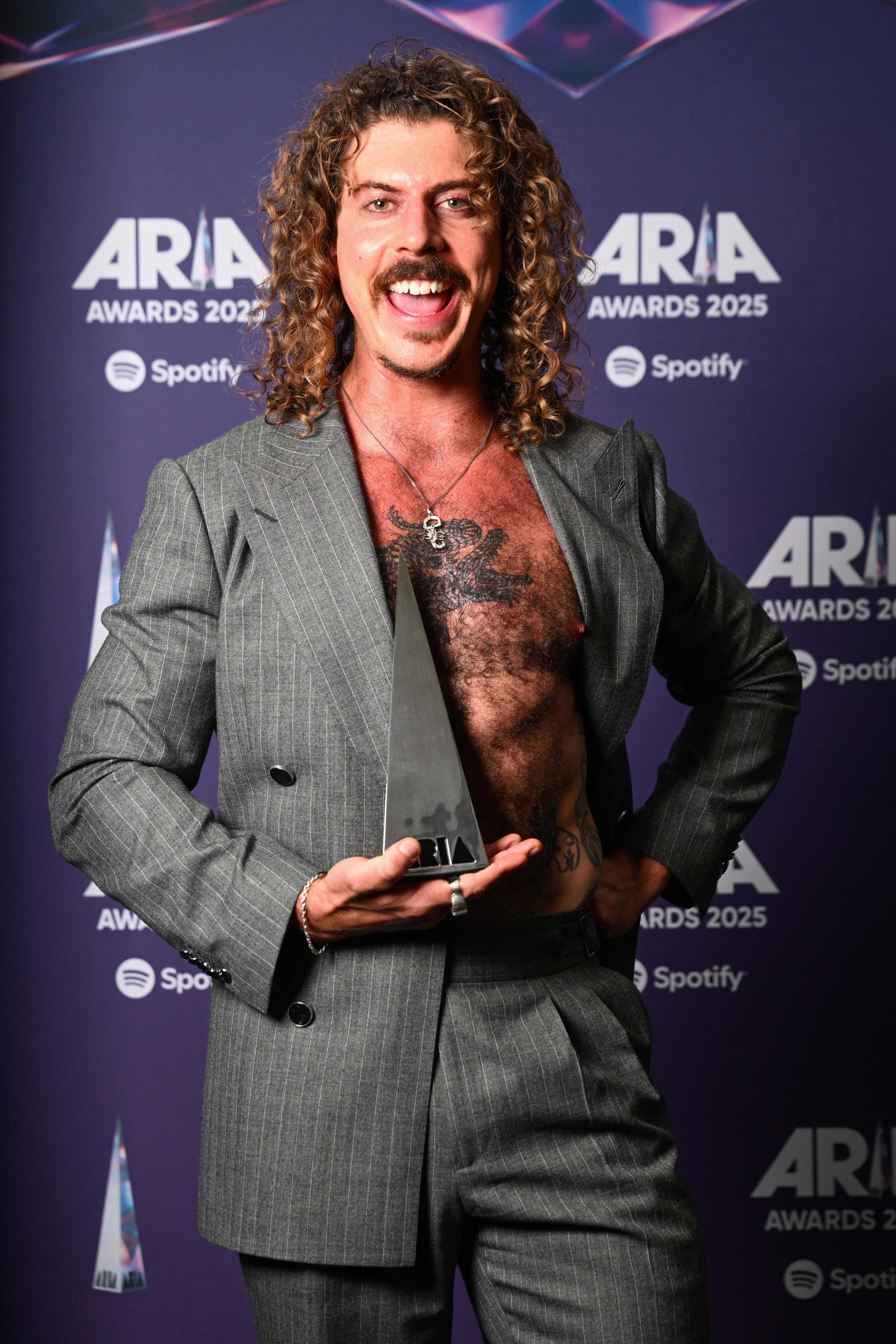 Adam Hyde, or Keli Holiday, poses with the ARIA Award for Best Video during the 2025 ARIA Awards at Hordern Pavilion at Hordern Pavilion on November 19, 2025 in Sydney, Australia. 