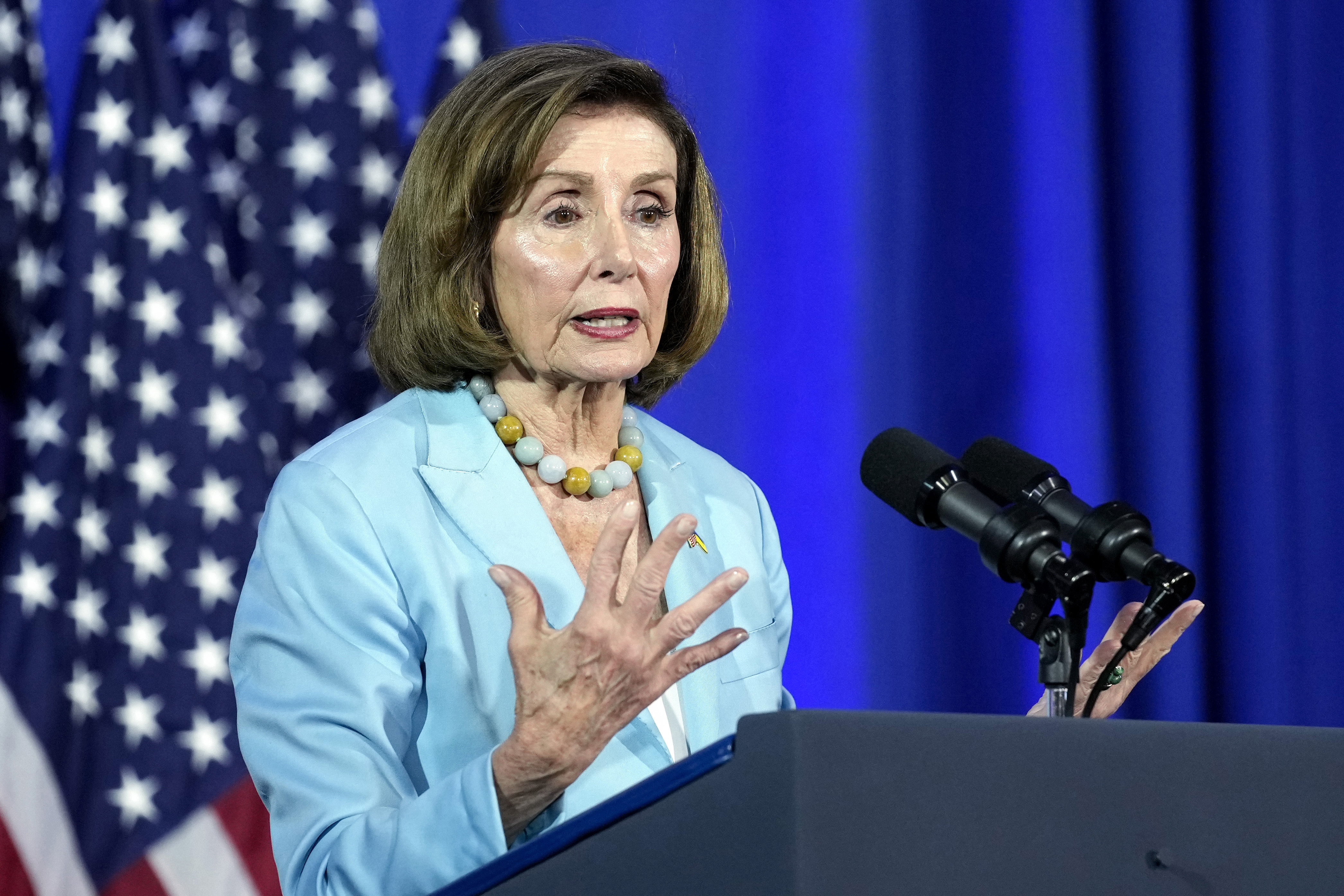 Keating y Pelosi intercambian insultos sobre China y Taiwán