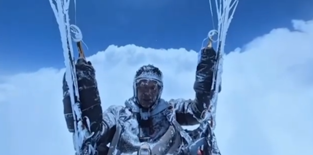 Paraglider survives accidental 8500-metre-high flight without oxygen