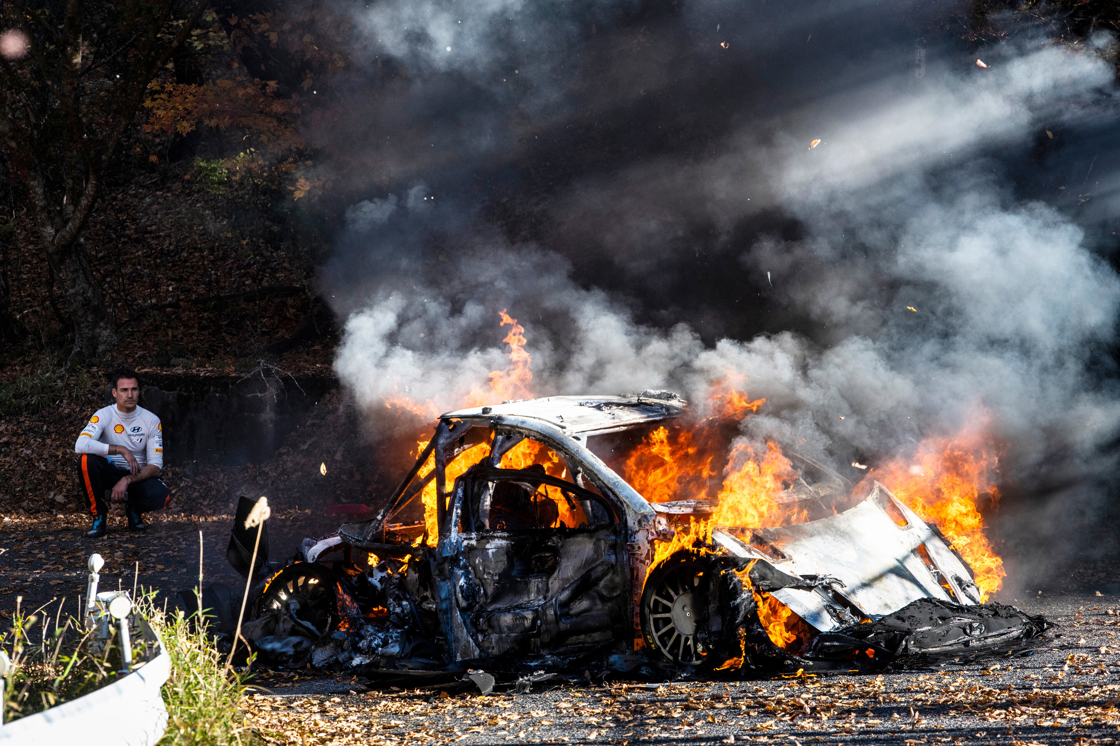 Berita olahraga motor |  Mobil WRC senilai ,5 juta terbakar habis