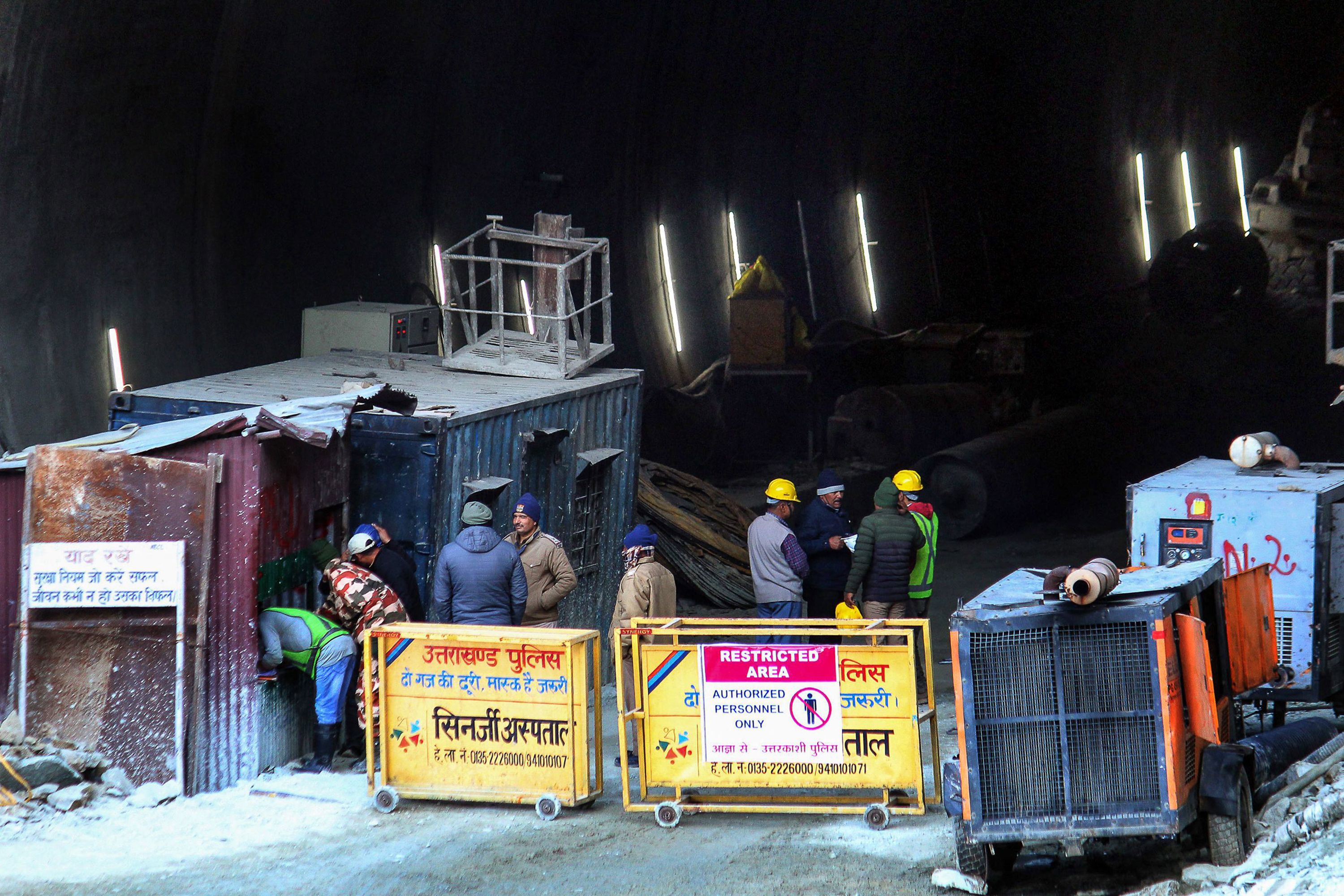 India tunnel collapse rescue