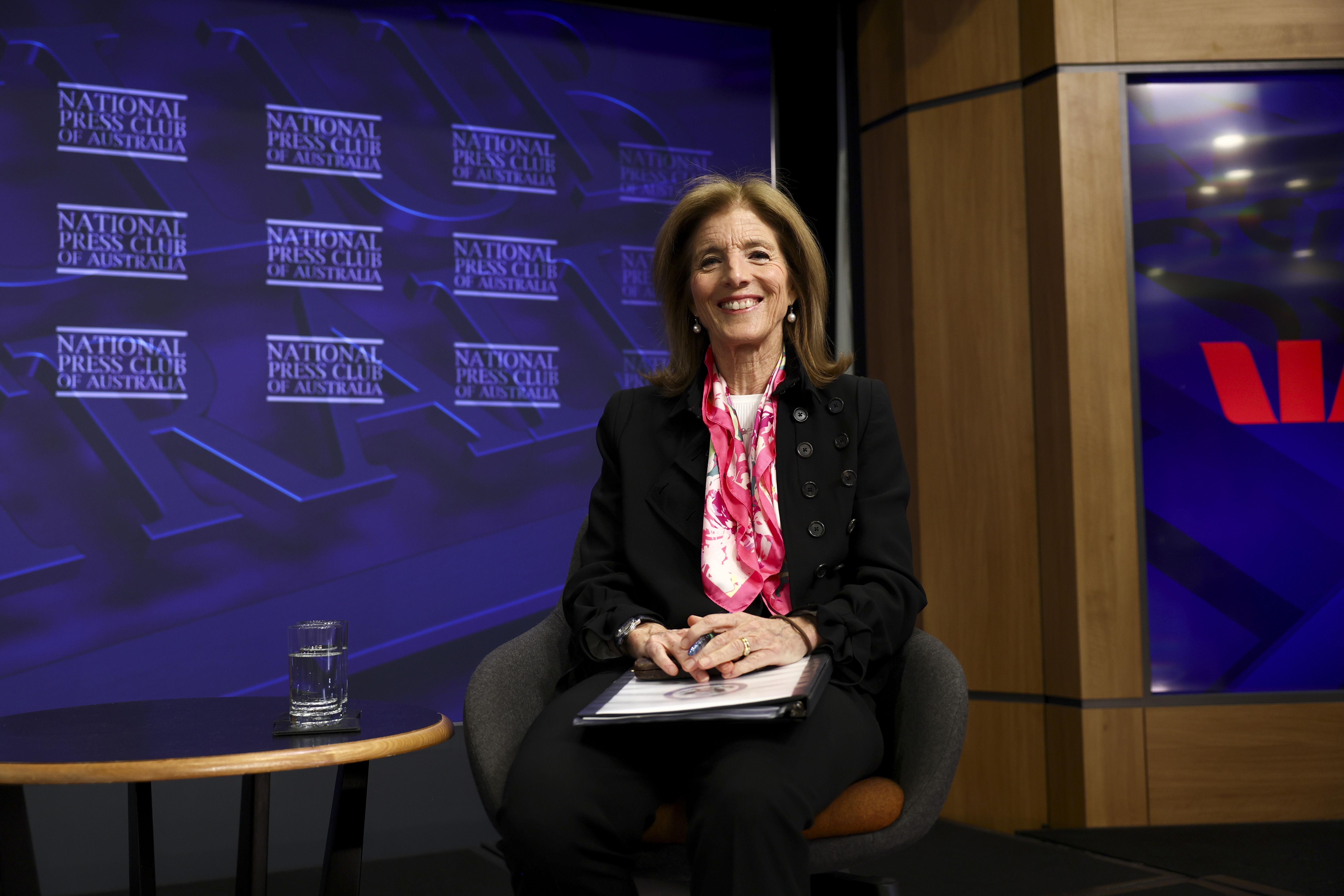 La embajadora saliente de Estados Unidos en Australia, Caroline Kennedy, se dirige al Club Nacional de Prensa en Canberra el 18 de noviembre de 2024. Fedpol. Foto de : Dominic Lorrimer