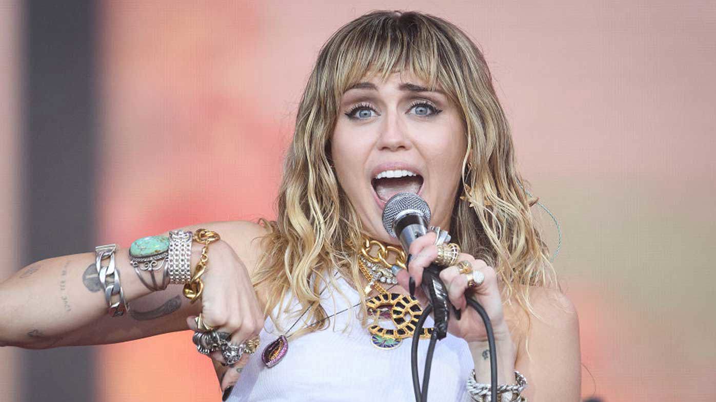 Miley Cyrus' terrifying near-death experience on a plane to Glastonbury ...