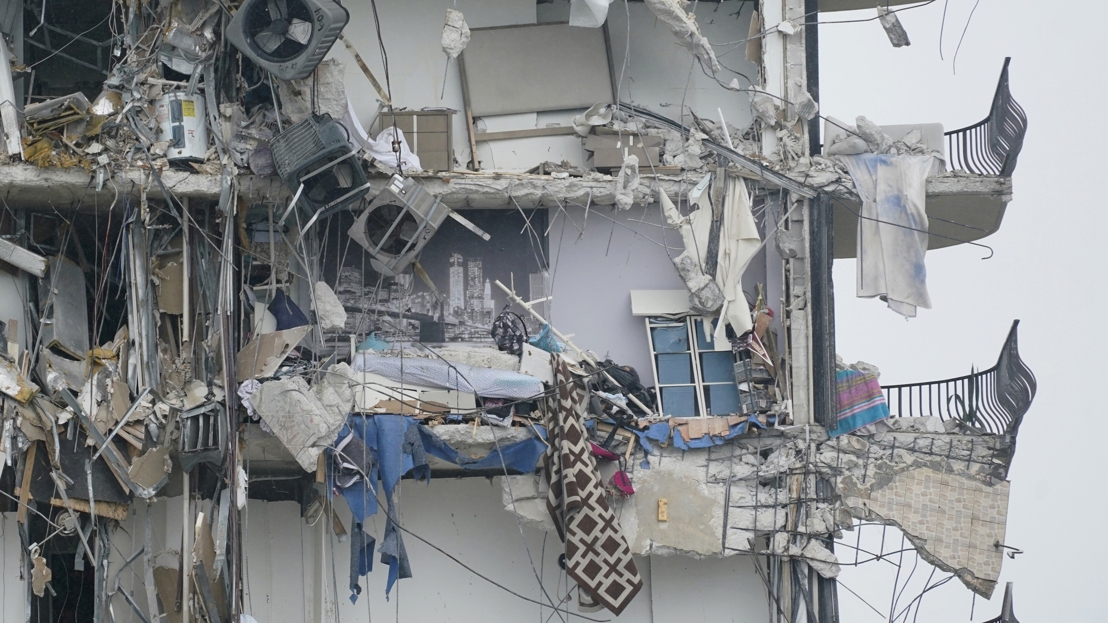 A Miami apartment building has collapsed, with dozens missing.