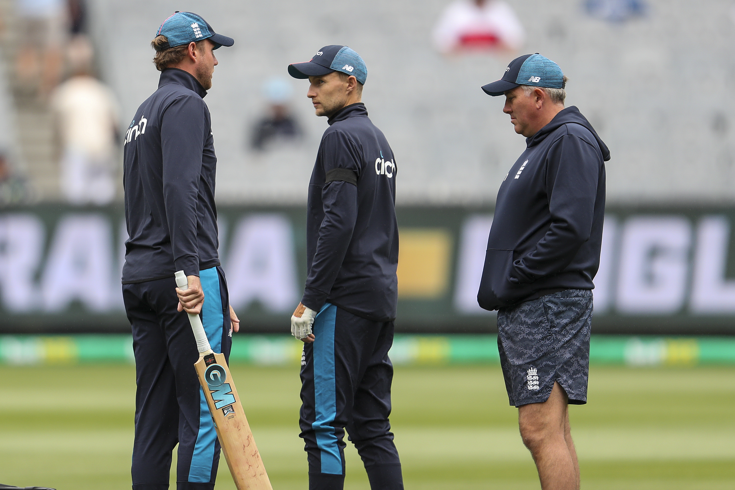 England's captain Joe Root talks with Stuart Broad and head coach Chris Silverwood.