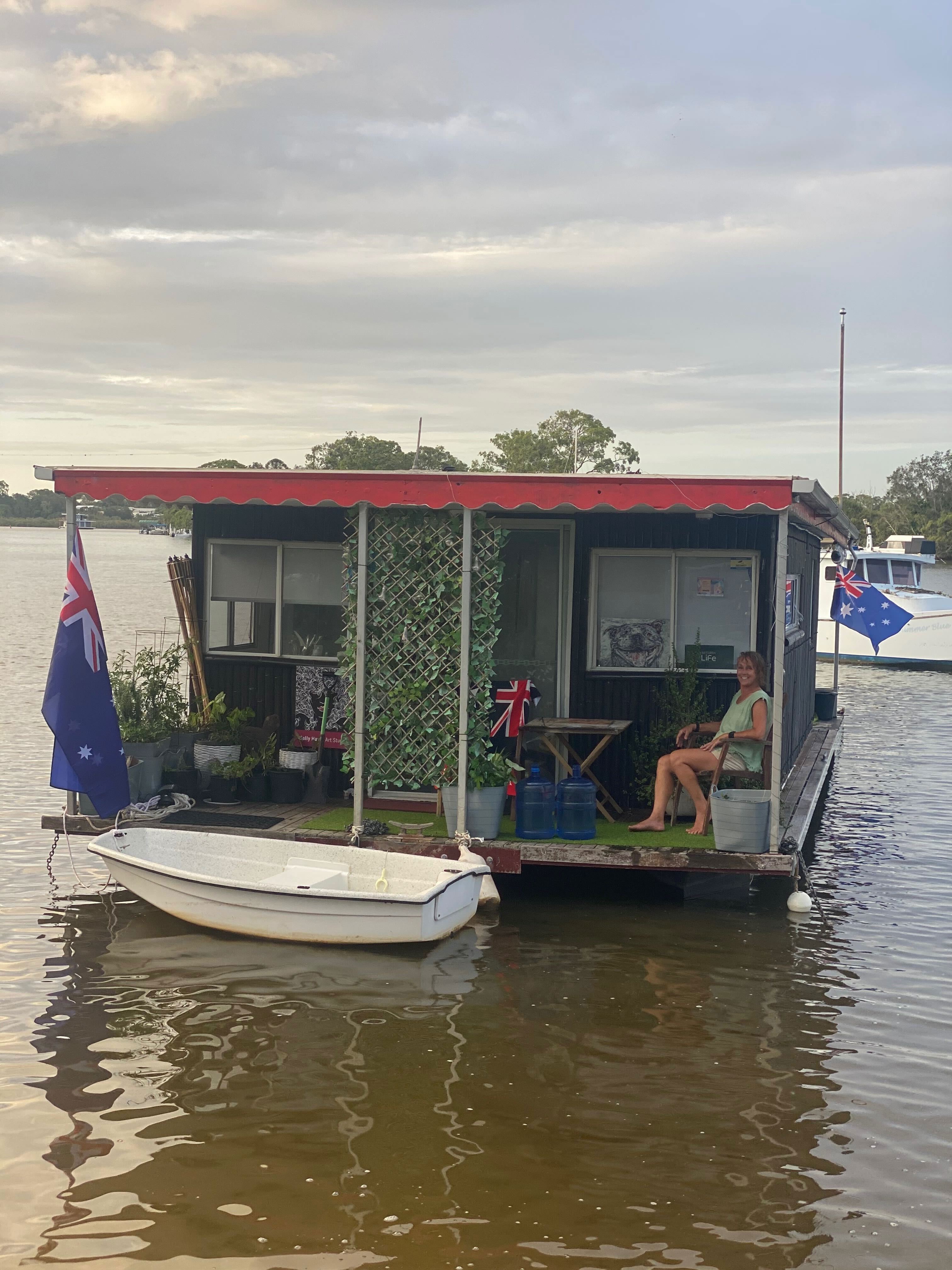 Noosa River boat evictions - Sally Hayes home