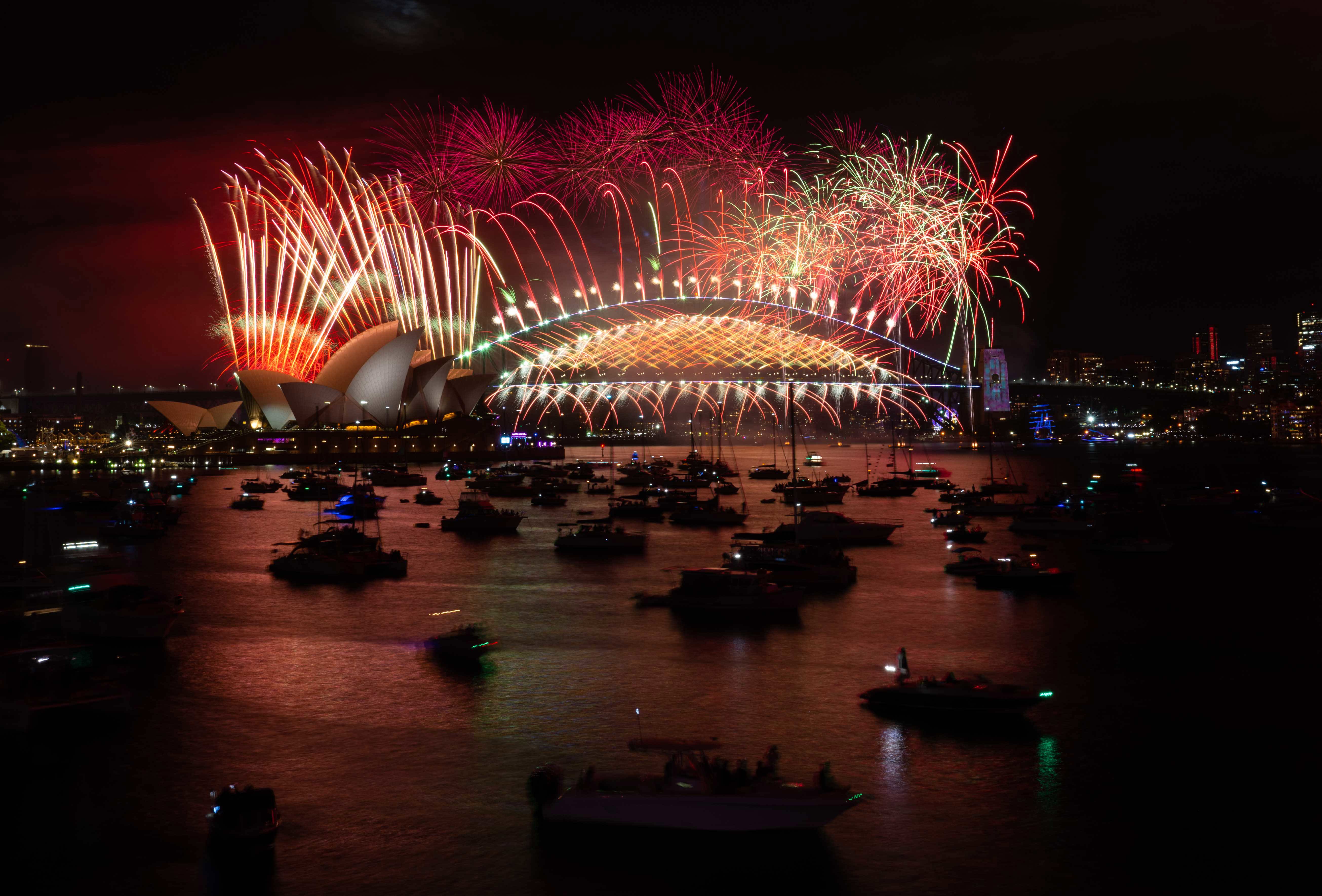 Fireworks light up the skies above Sydney Harbour at midnight on New Year's Eve. 31st December 2022 