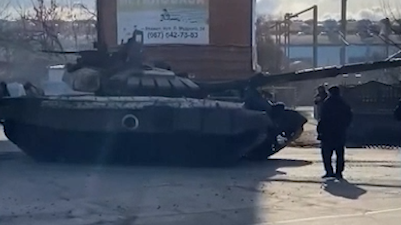 Dramatic footage shows Ukrainian man trying to stop Russian tank with his body