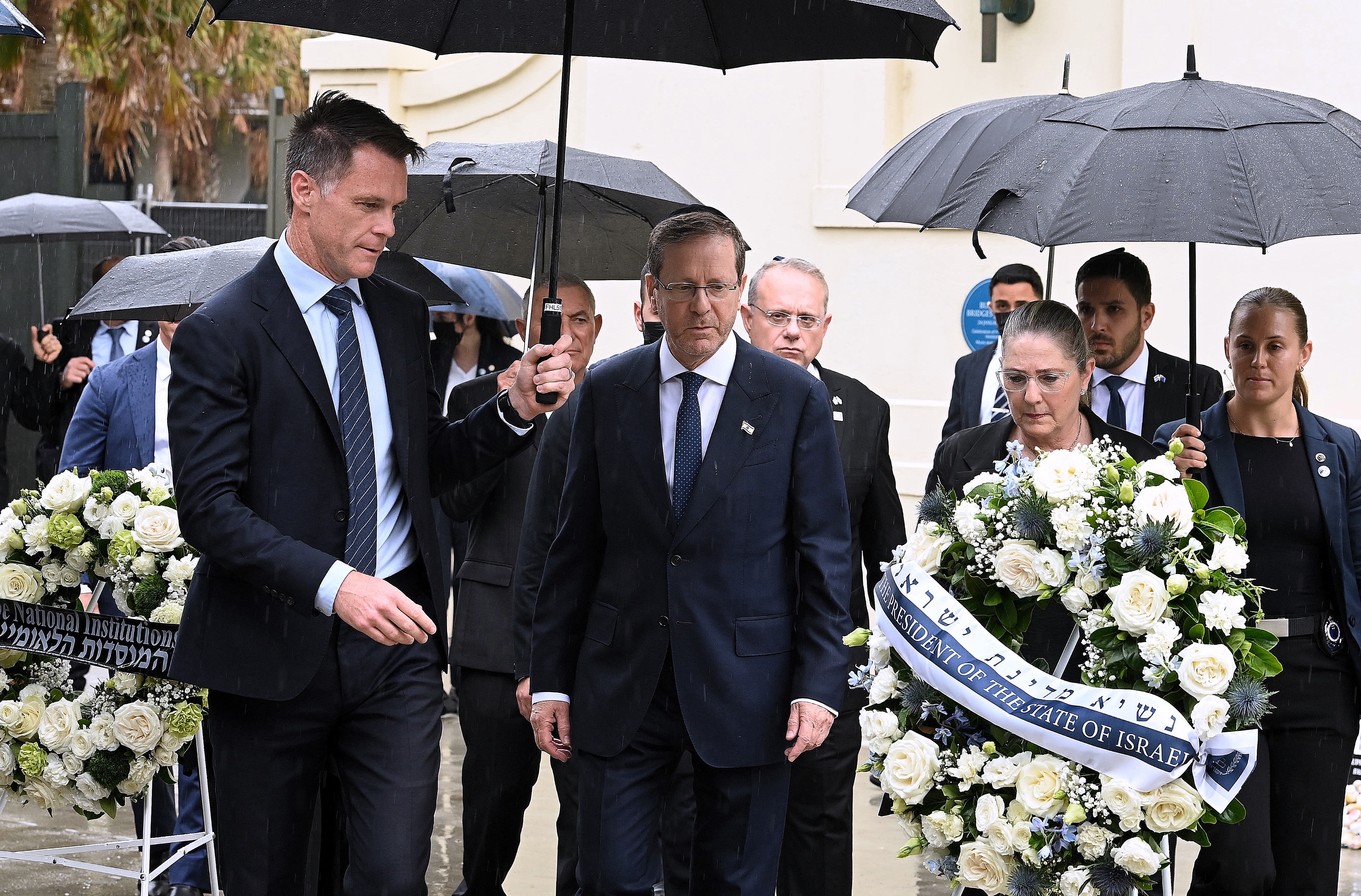 Israeli President Isaac Herzog (centre) and his wife the first lady of Israel Michal Herzog with NSW Premier Chris Minns during their visit to Bondi Pavilion. Bondi Beach, NSW. February 6, 2026. Photo: Kate Geraghty