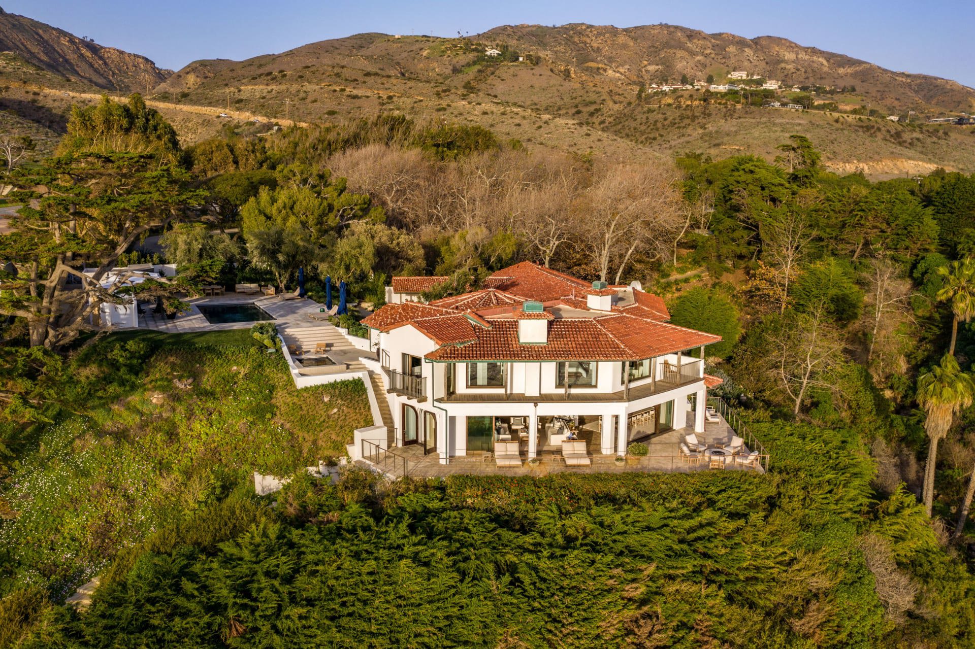 Cindy Crawford former Malibu beach house hits market for super sum US$99.5 million