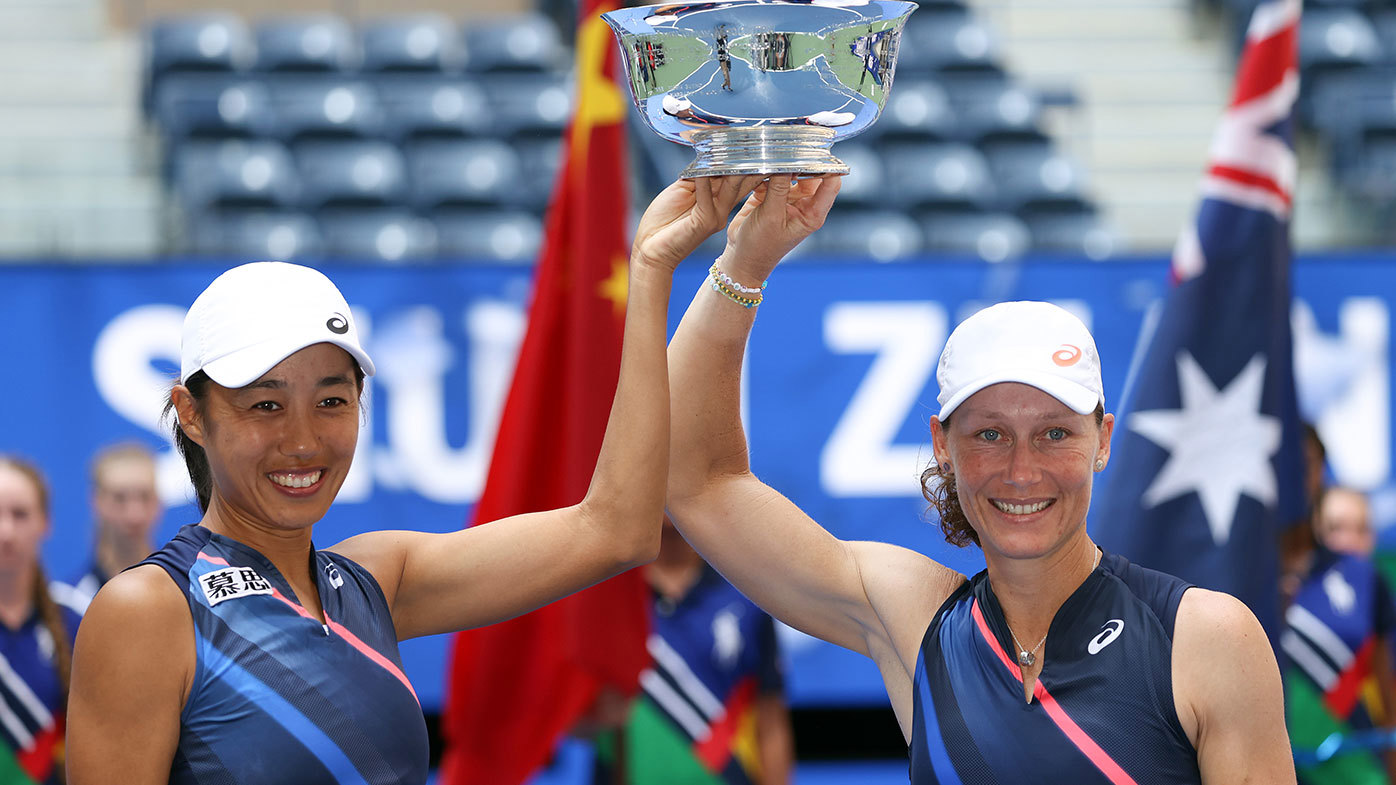  Shuai Zhang of China and Samantha Stosur of Australia celebrate with the championship trophy after defeating Coco Gauff of the United States and Catherine McNally of the United States during their Women's Doubles final match on Day Fourteen of the 2021 US Open at the USTA Billie Jean King National Tennis Center on September 12, 2021 in the Flushing neighborhood of the Queens borough of New York City. (Photo by Al Bello/Getty Images)