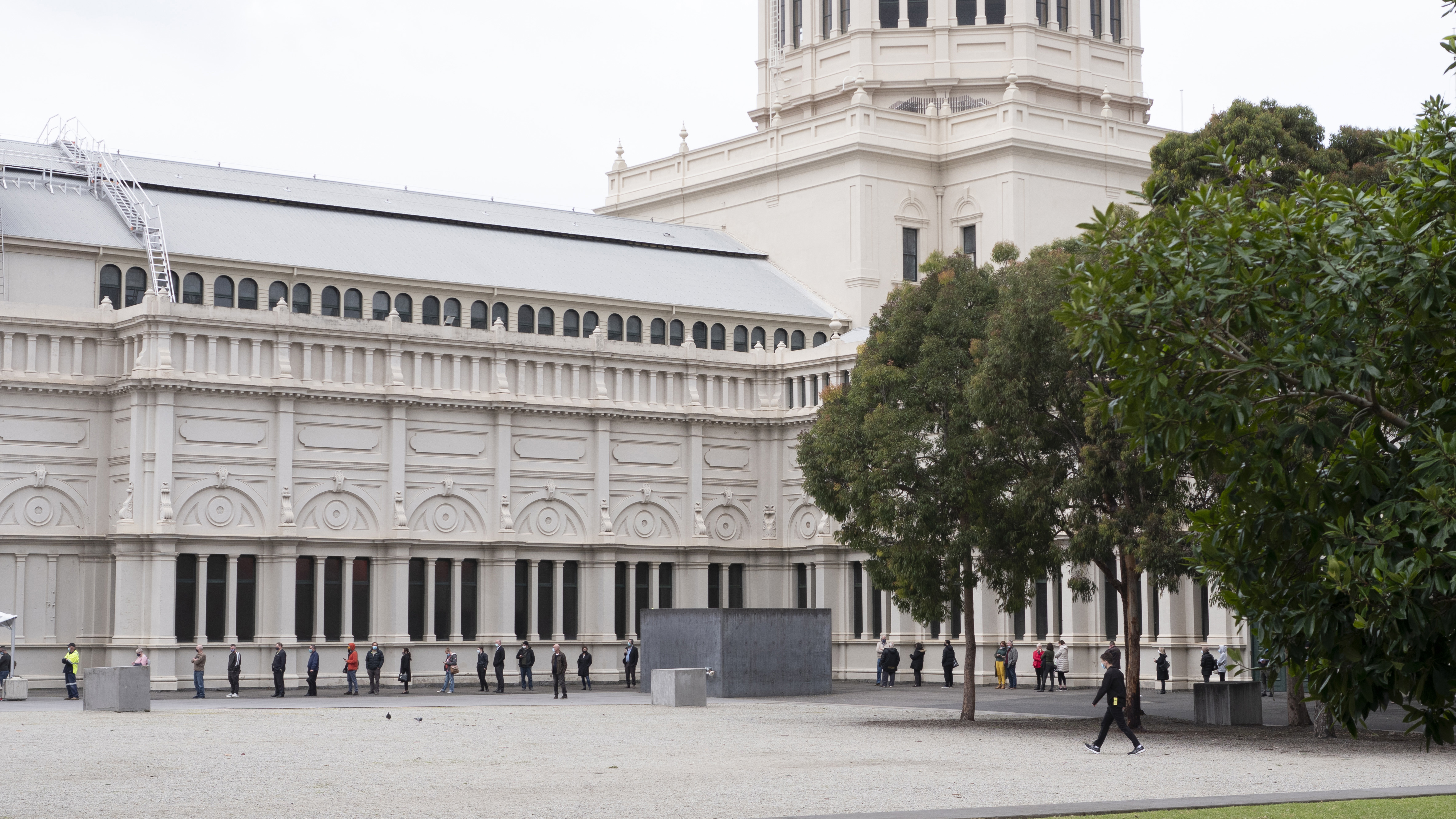 Vaccination queues at the Exhibition Building, Melbourne