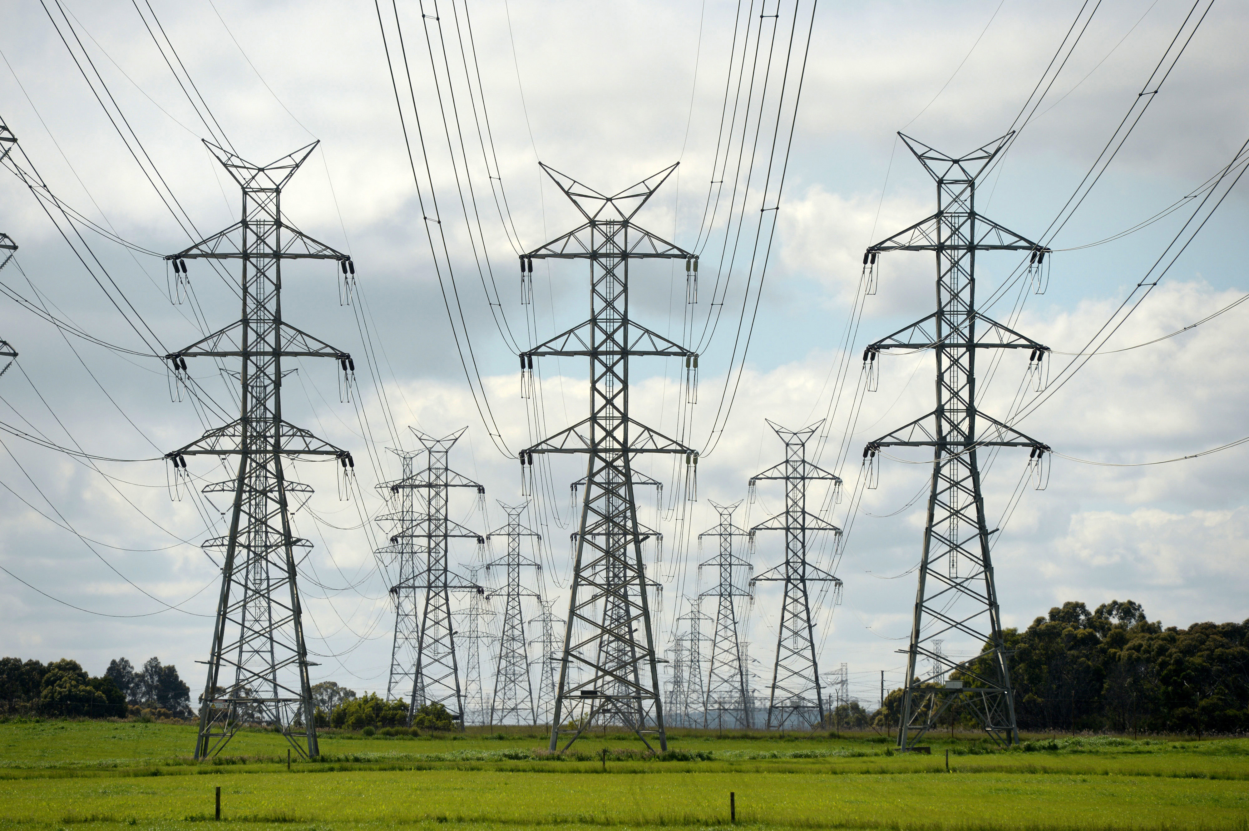 Tech billionaire Mike Cannon-Brookes and a Canadian asset management company want to shut down AGL's coal power plants earlier than planned.