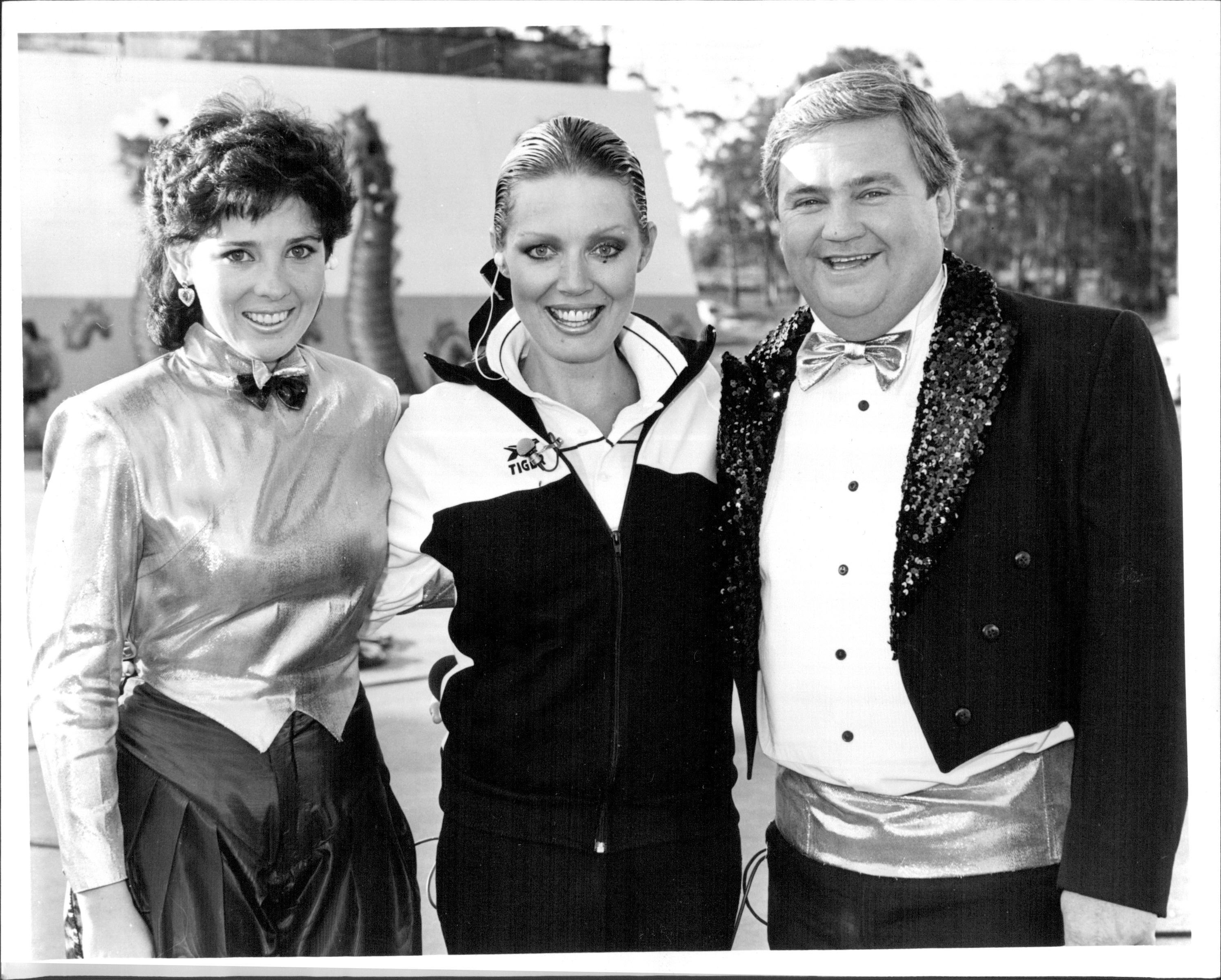 Celebrity It's A Knockout - Fiona MacDonald, referee Lynda Stoner and Billy J. Smith. May 23, 1986. (Photo by Ten).