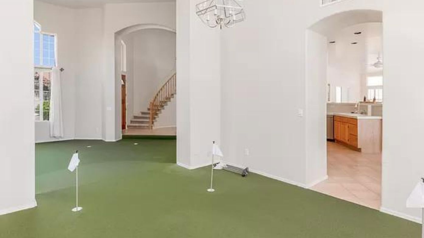 Unusual unique quirky USA Phoenix Arizona property real estate market interiors interior design