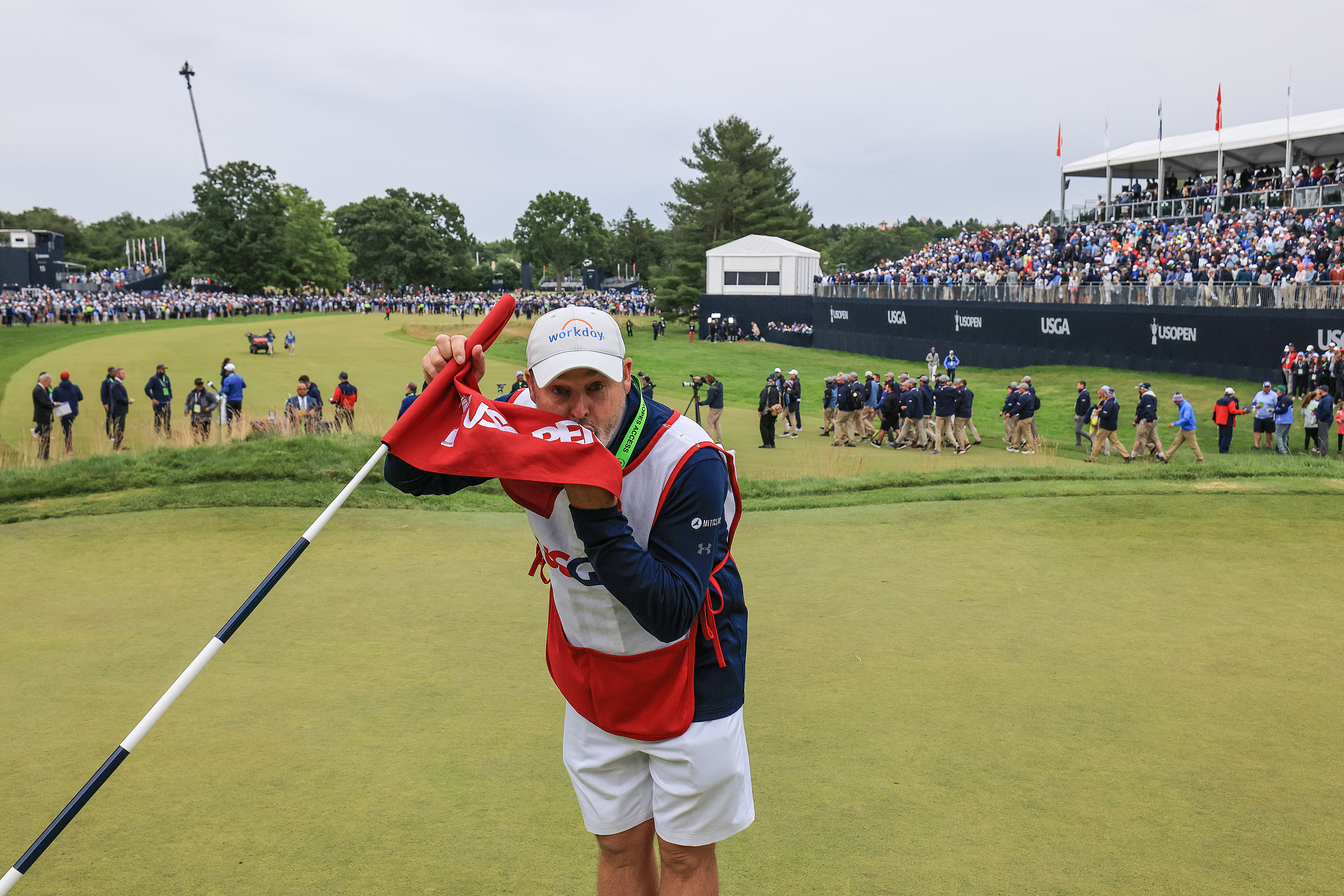 us-open-2022-golf-matt-fitzpatrick-winner-caddie-billy-foster-cries-on