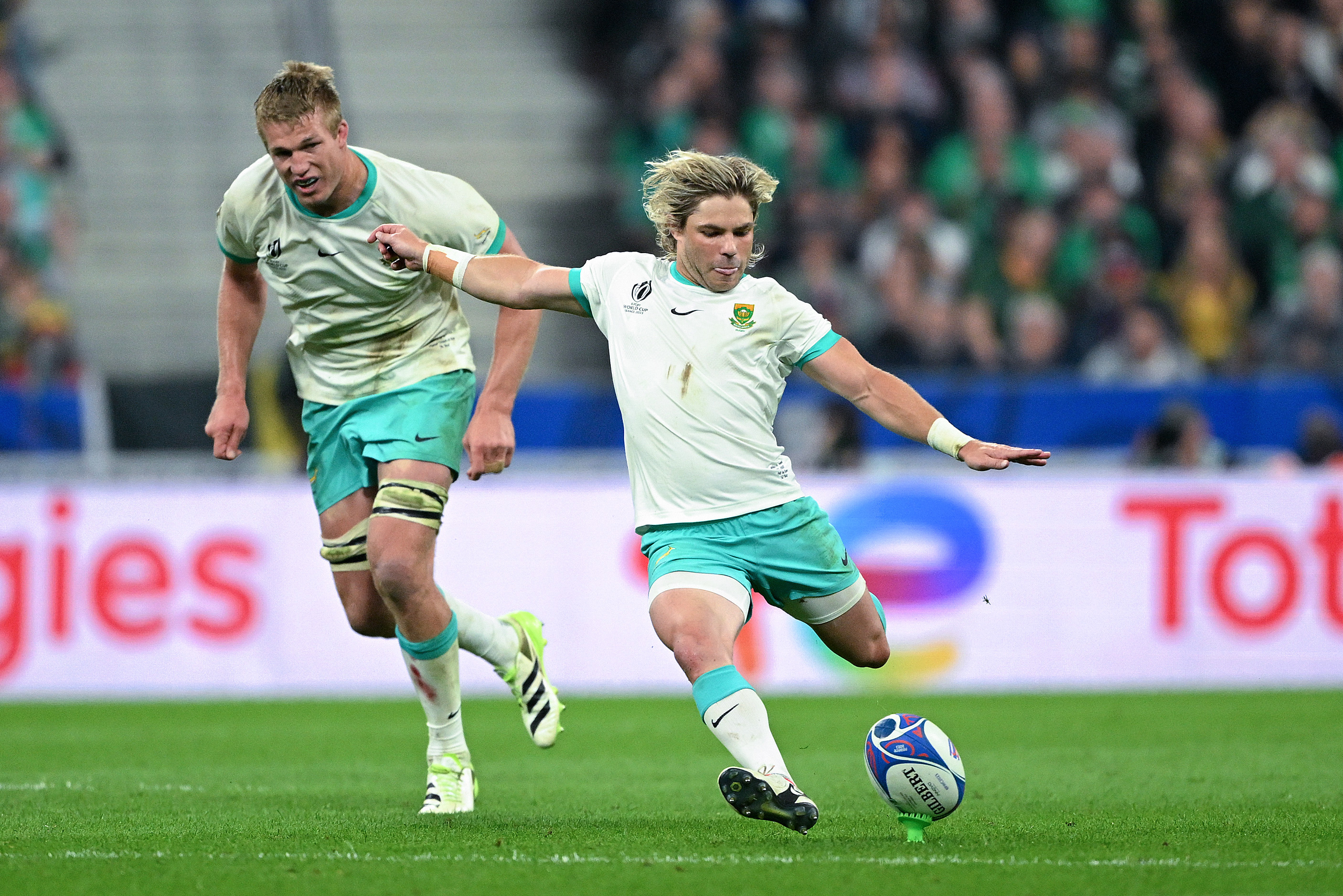 South Africa's Faf de Klerk fails to convert a kick at goal.