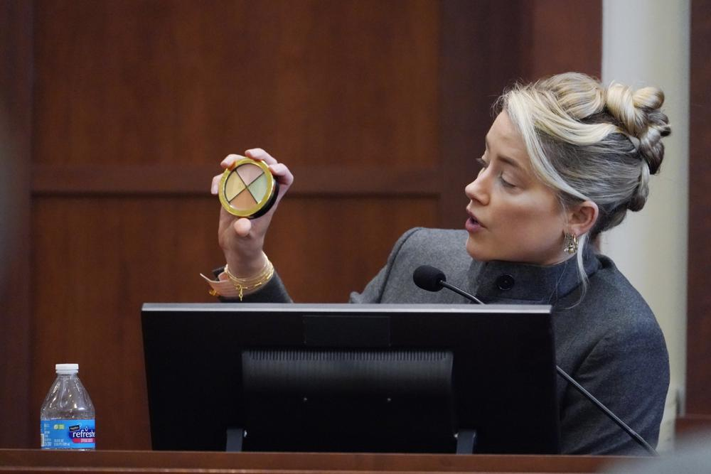Amber Heard displayed a makeup kit in the courtroom, saying she used makeup to cover up bruises. 