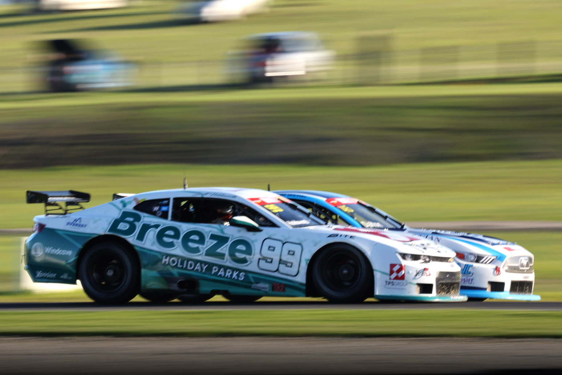 Brett Holdsworth (No.99) battles with Lachie Dalton.
