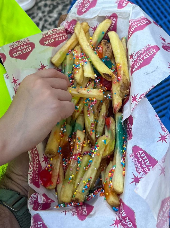 An unlikely food duo has gone viral﻿ ahead of the Easter Show opening, after a photo of the "horrid" combination was posted to online forum platform, Reddit. 