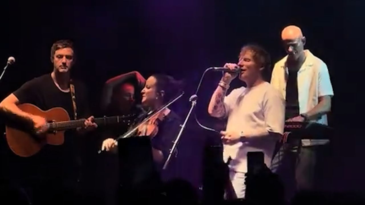 Ed Sheeran surprise appearance Loop Tour 2026 Paddington RSL Sydney