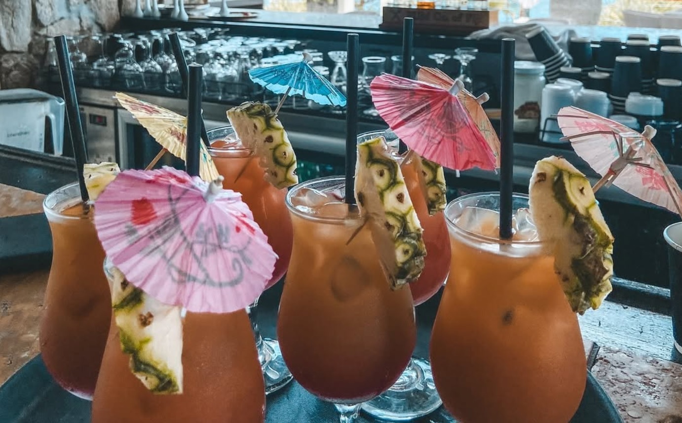 A picture of cocktails posted by the Warwick Fiji Instagram page.
