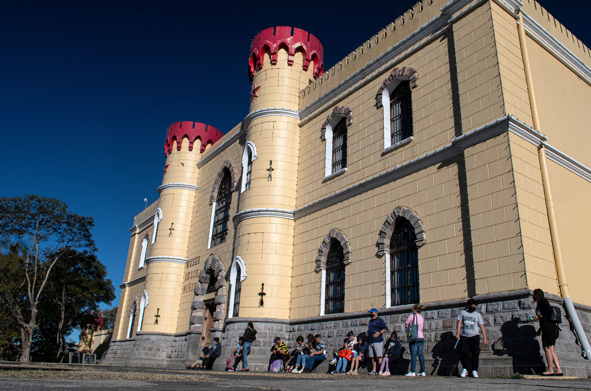 People line up to get their 5 to 11 year-old children get vaccinated against Covid-19, at the Children's Museum, in San Jose, Costa Rica, on January 12, 2022.