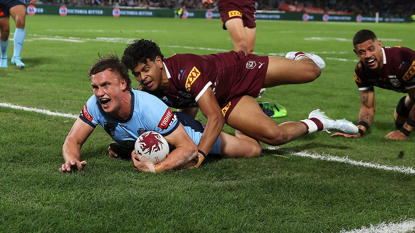 Jack Wighton scores the opening try of the 2022 State of Origin series.