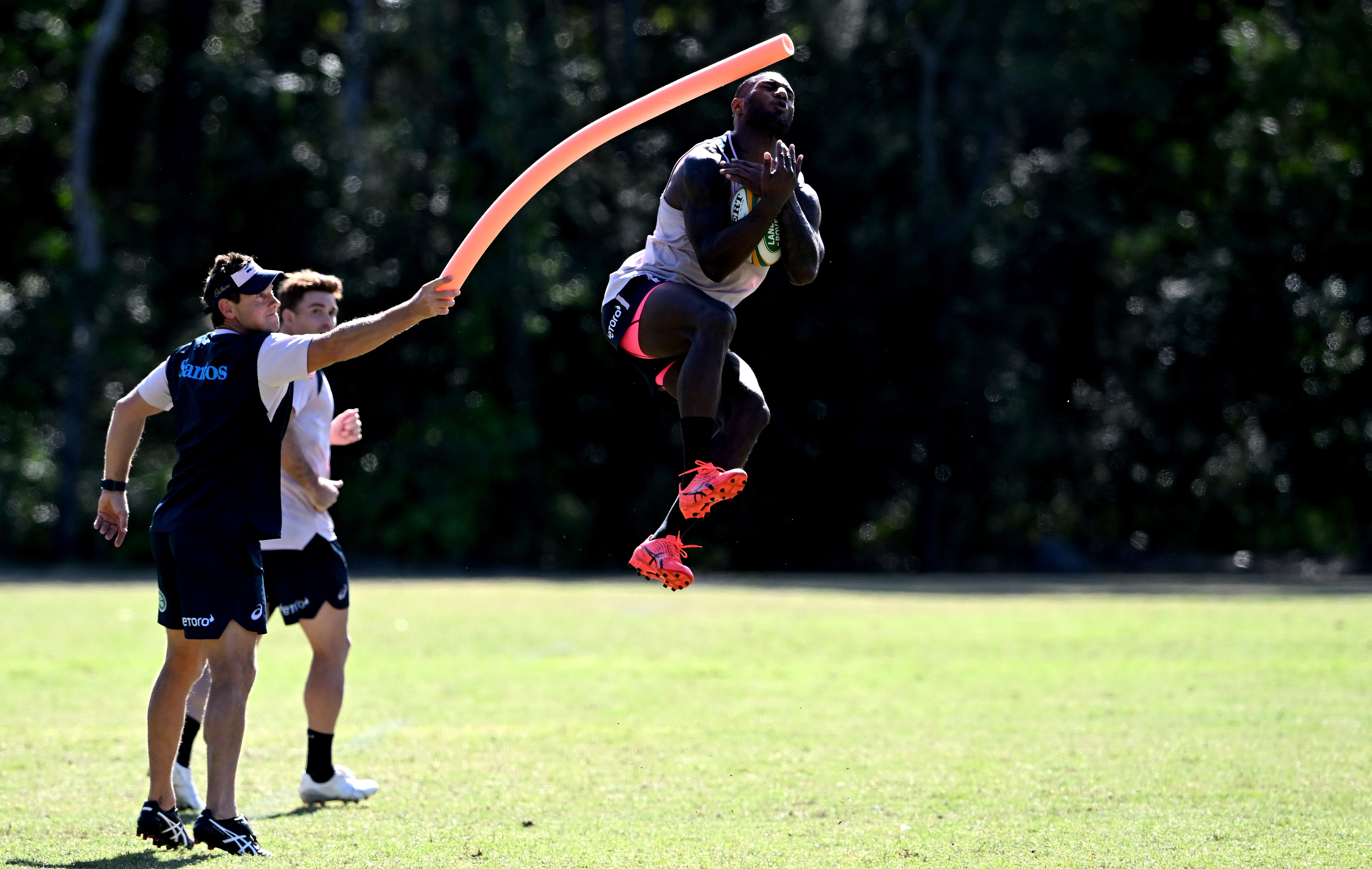 Suliasi Vunivalu catches the ball during Wallabies training.