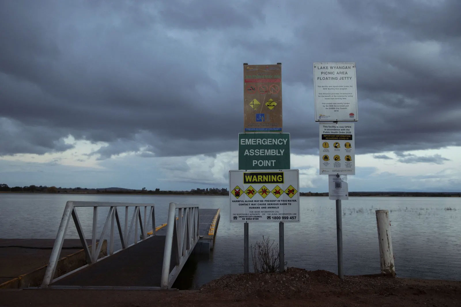 Lake Wyangan carries various warnings discouraging the public from entering the lake, canoeing on it, or eating fish caught from it because of 'harmful algae' that may be present.