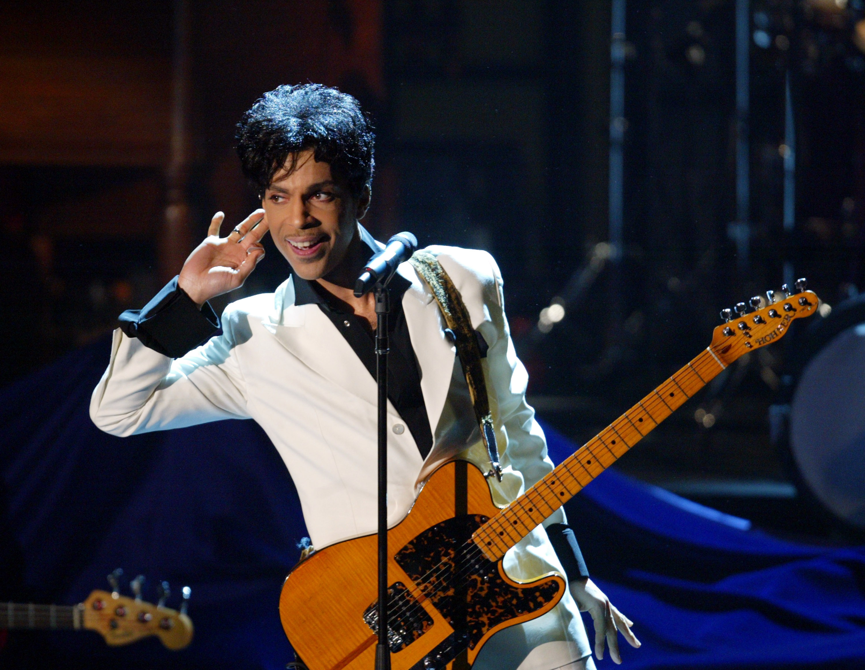 Prince performs after being inducted into the Rock and Roll Hall of Fame in 2004.