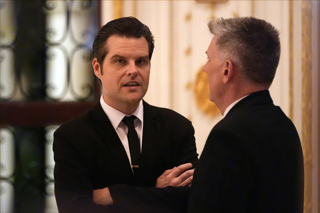 Matt Gaetz habla antes de que el presidente electo Donald Trump hable durante una gala del America First Policy Institute en su propiedad de Mar-a-Lago, el jueves 14 de noviembre de 2024, en Palm Beach, Florida (Foto AP/Alex Brandon)