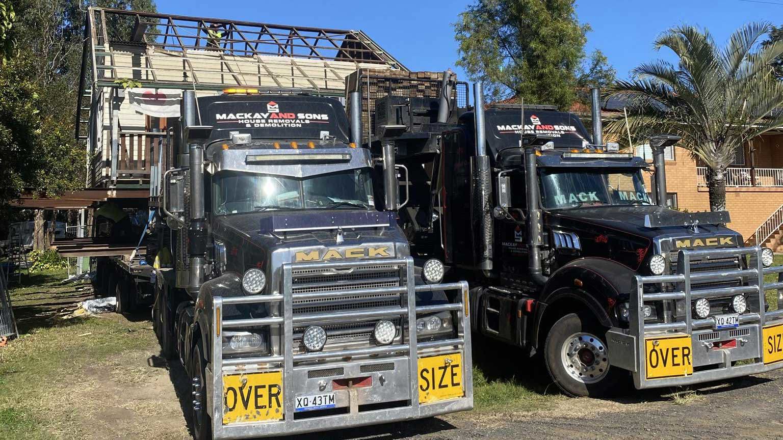 Hamish Webster's house pictured being loaded onto two trucks.