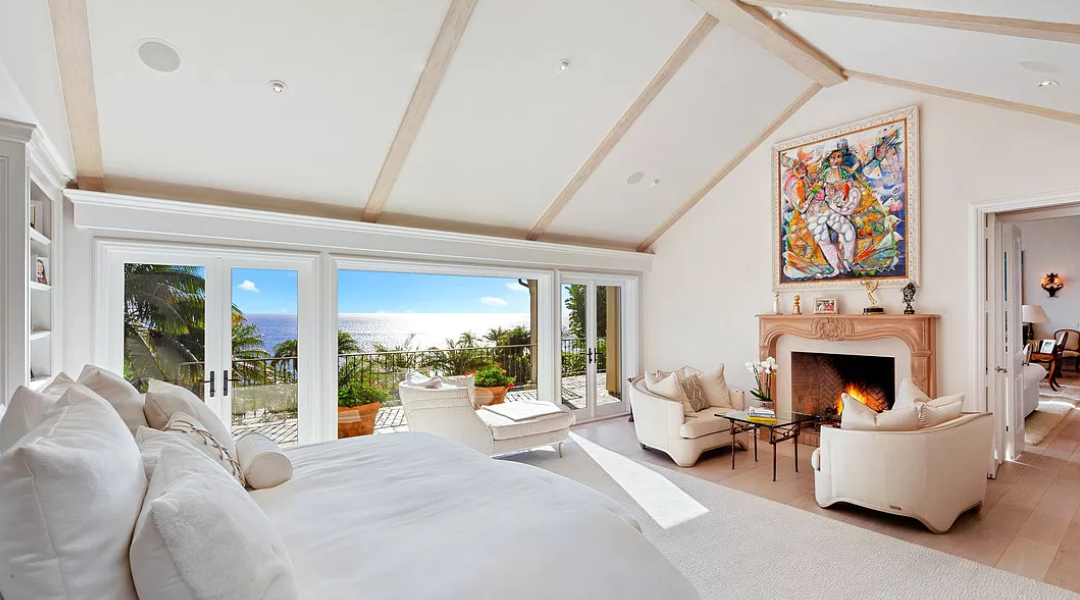 You can rent Jane Seymour's Malibu mansion, but it will cost you a pretty penny.