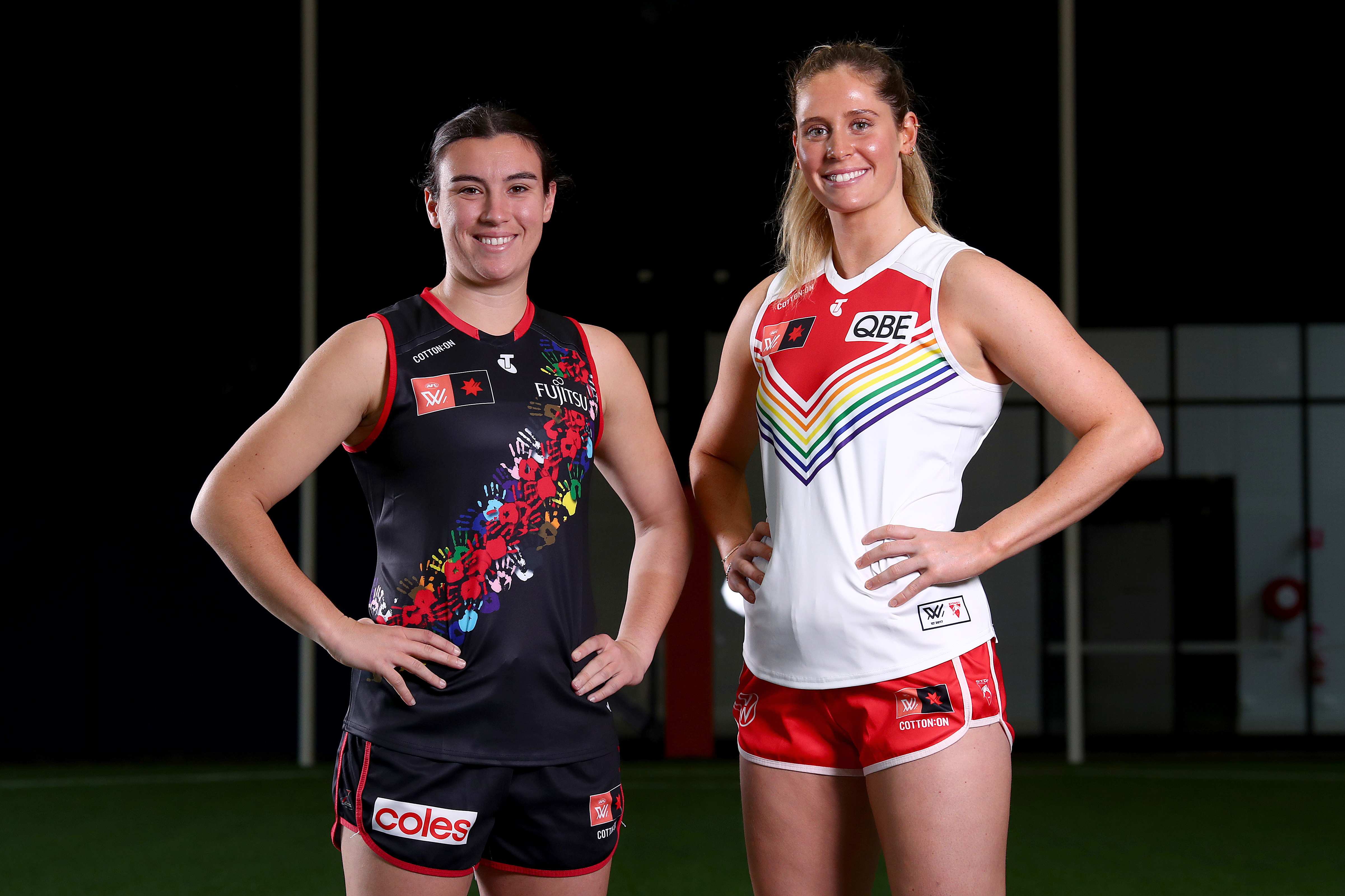 Essendon's Bonnie Toogood and Sydney's Alice Mitchell.