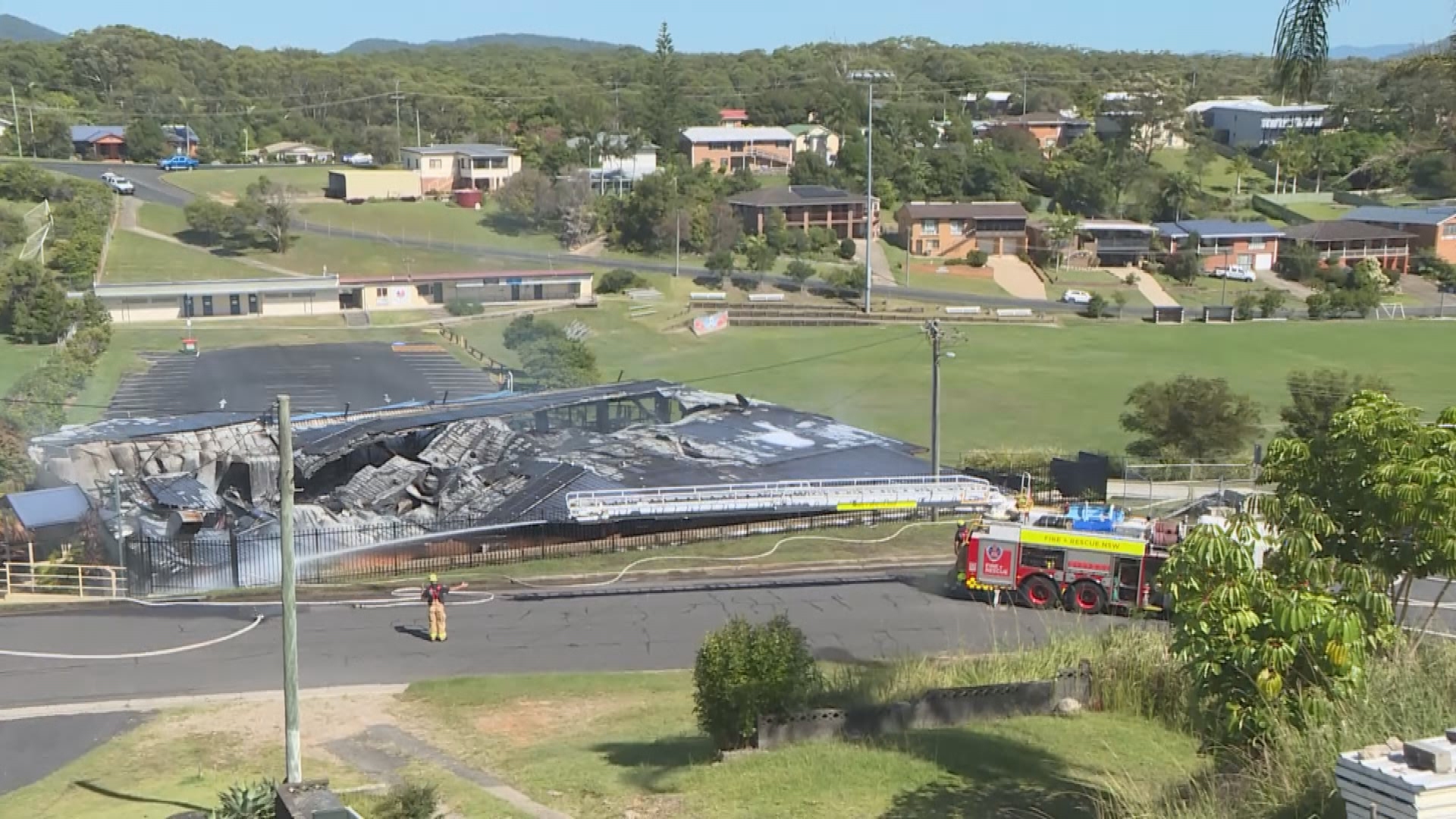 A massive fire has torn through an iconic local leagues club on the NSW Mid North Coast, destroying four decades of history.